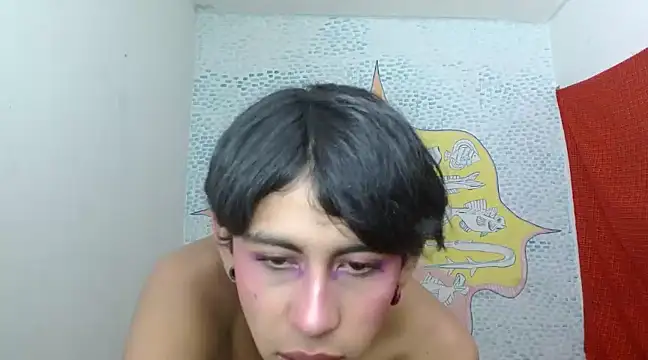 Snapshot of boysLittle chatting on 02/06/25, 12:05 boysLittle online show from 02/06/25, 12:05