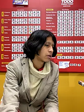 Snapshot of boysLittle chatting on 09/23/25, 11:52 boysLittle online show from 09/23/25, 11:52