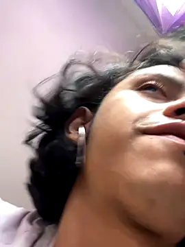 Snapshot of boysLittle chatting on 10/09/25, 05:33 boysLittle online show from 10/09/25, 05:33