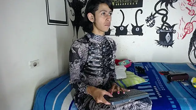 Snapshot of boysLittle chatting on 10/24/25, 02:30 boysLittle online show from 10/24/25, 02:30