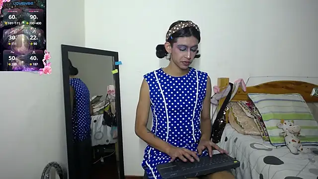 Snapshot of boysLittle chatting on 11/09/25, 05:50 boysLittle online show from 11/09/25, 05:50