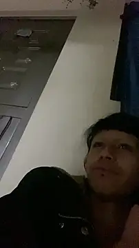 Snapshot of boysLittle chatting on 11/19/25, 04:34 boysLittle online show from 11/19/25, 04:34