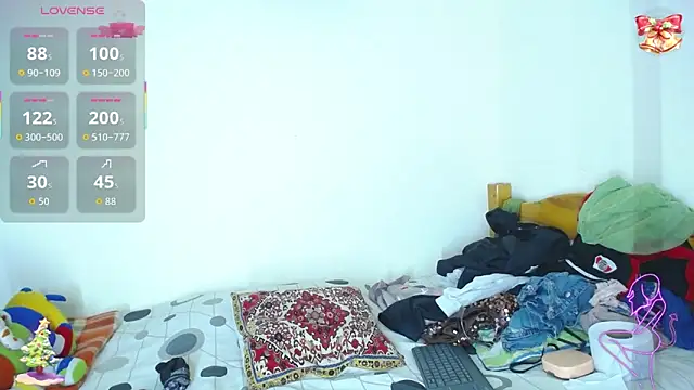 Snapshot of boysLittle chatting on 12/04/25, 08:28 boysLittle online show from 12/04/25, 08:28