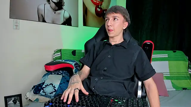 Snapshot of jeremy_salvatore chatting on 01/20/25, 06:21 jeremy salvatore online show from 01/20/25, 06:21