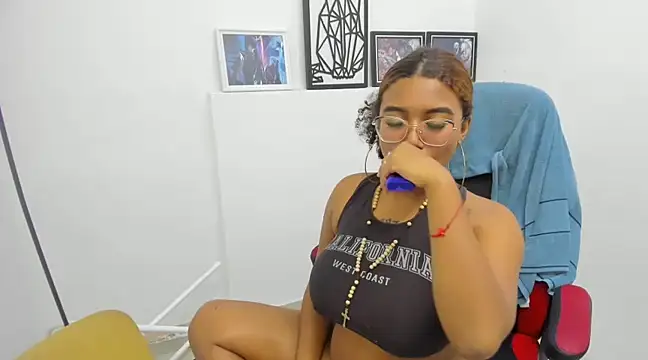 Snapshot of Sofia_Boobs19 chatting on 01/14/25, 06:45 Sofia Boobs19 online show from 01/14/25, 06:45
