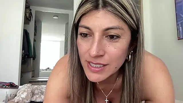 Snapshot of LunaBeya chatting on 06/03/26, 02:33 LunaBeya online show from 06/03/26, 02:33