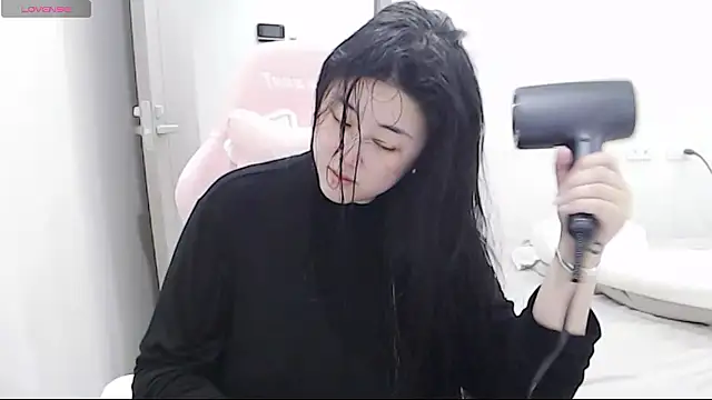 Snapshot of minnie9009 chatting on 01/16/26, 07:01 minnie9009 online show from 01/16/26, 07:01