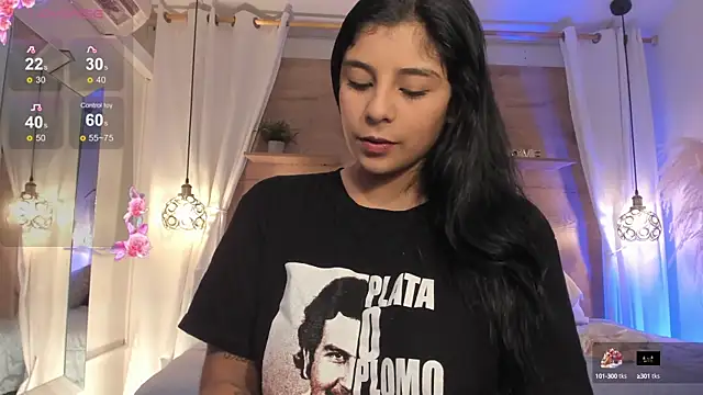 Snapshot of Luceroooo chatting on 02/06/25, 02:33 Luceroooo online show from 02/06/25, 02:33