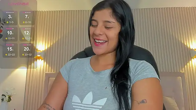 Snapshot of Luceroooo chatting on 03/15/25, 01:18 Luceroooo online show from 03/15/25, 01:18