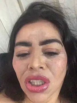 Snapshot of lashula chatting on 10/04/25, 09:57 lashula online show from 10/04/25, 09:57