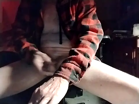 Snapshot of Aldick68 chatting on 02/21/25, 12:17 Aldick68 online show from 02/21/25, 12:17