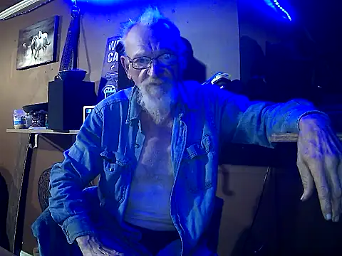 Snapshot of Aldick68 chatting on 11/23/25, 06:02 Aldick68 online show from 11/23/25, 06:02