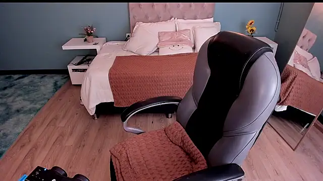  Daniela hot 1 online show from 11/19/25, 03:50