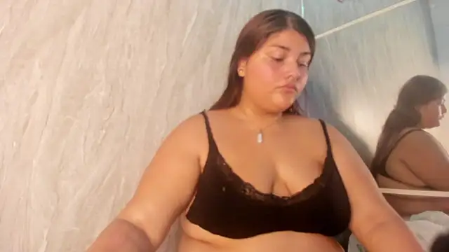 Snapshot of TaniaBellini chatting on 01/12/25, 04:29 TaniaBellini online show from 01/12/25, 04:29