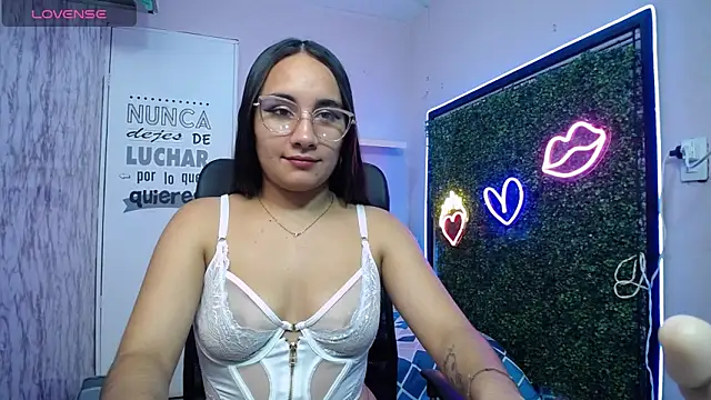 Maylin horny19 online show from 05/15/26, 03:13