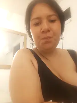 Snapshot of zoes_milee chatting on 04/13/26, 11:16 zoes milee online show from 04/13/26, 11:16