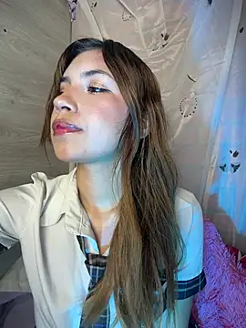 Snapshot of Selesumii chatting on 02/25/26, 04:11 Selesumii online show from 02/25/26, 04:11