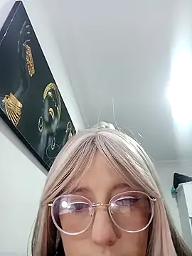 Snapshot of SussanHottye1_ chatting on 02/03/25, 10:47 SussanHottye1 online show from 02/03/25, 10:47