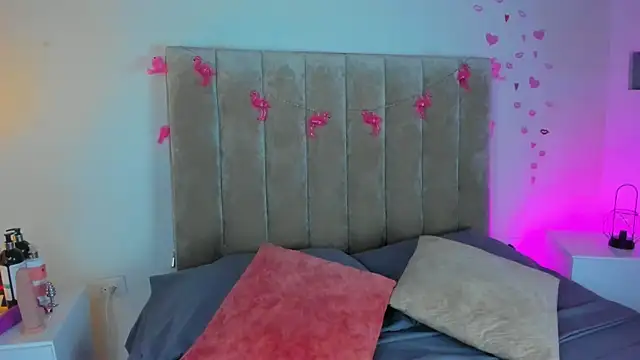 Dahlia Rousse online show from 02/10/25, 08:21