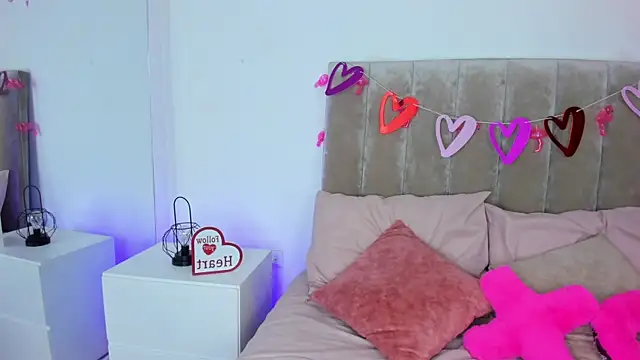 Dahlia Rousse online show from 02/14/25, 08:37