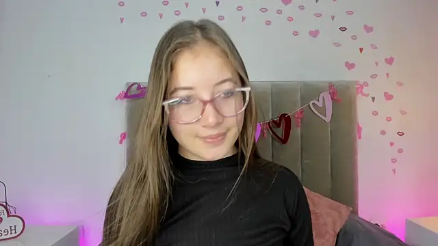 Dahlia Rousse online show from 03/04/25, 11:22