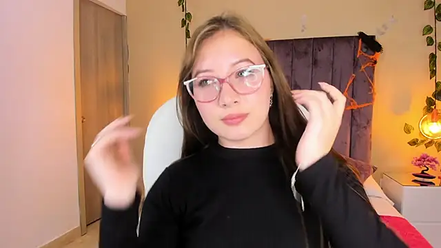 Dahlia Rousse online show from 10/03/25, 11:24