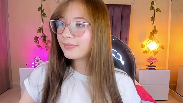 Dahlia Rousse online show from 11/04/25, 10:53