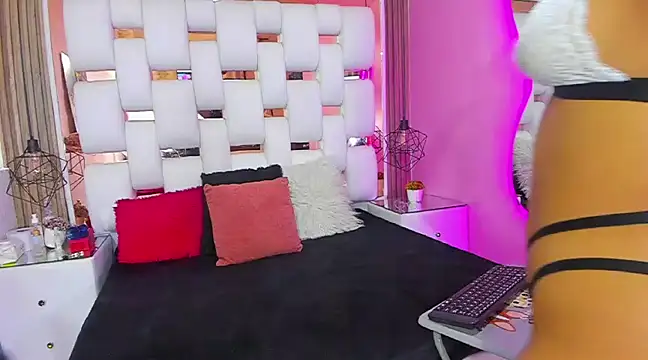 SolEvanss online show from 03/11/25, 04:29