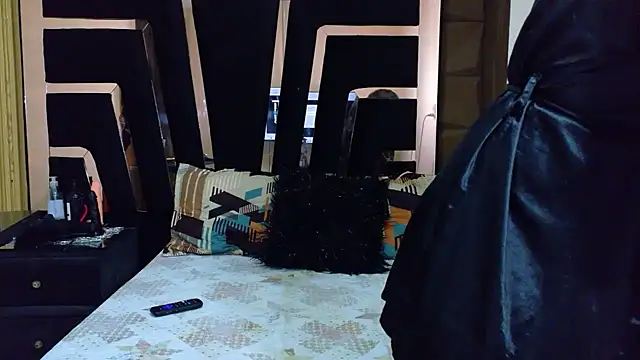 SolEvanss online show from 11/08/25, 02:06