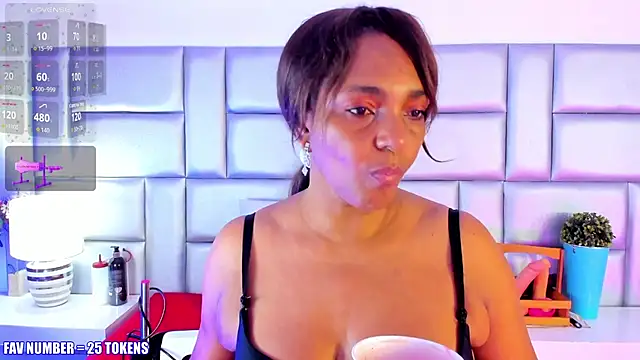 LovelyNickii online show from 10/28/25, 12:52