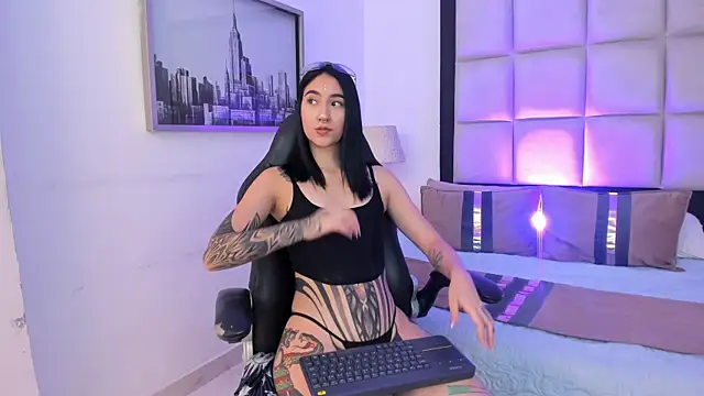 Snapshot of MeganPresleyy chatting on 07/20/26, 10:34 MeganPresleyy online show from 07/20/26, 10:34