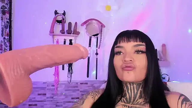 Snapshot of amyswallow7 chatting on 02/11/26, 01:16 amyswallow7 online show from 02/11/26, 01:16