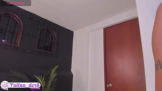 Luxury Woman online show from 04/28/26, 02:27