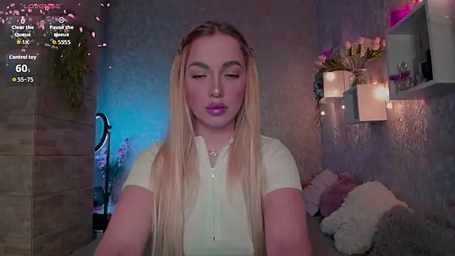 Mika Rayy online show from 12/15/25, 09:41