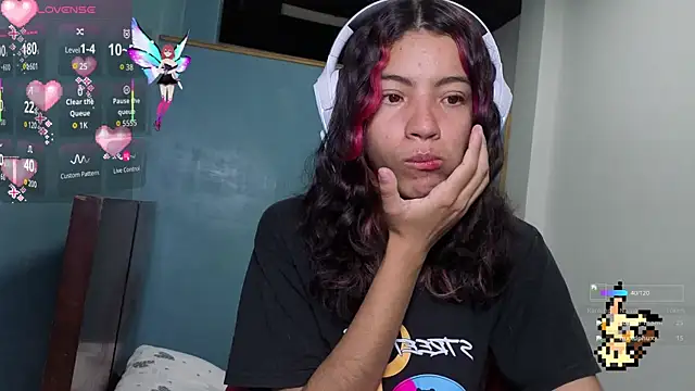 Lovelyamyy online show from 10/20/25, 04:18