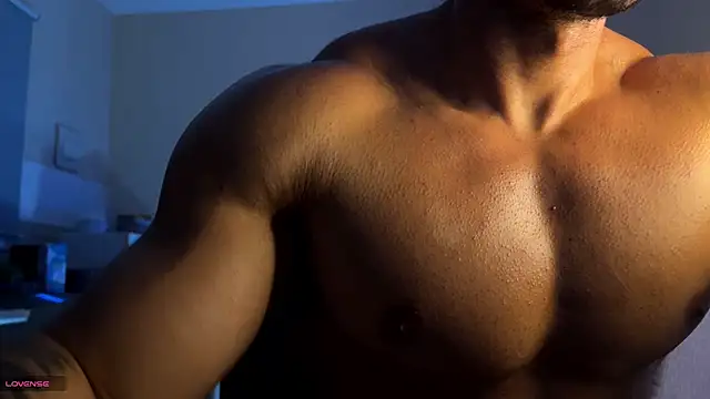 Snapshot of Lucasfit24 chatting on 05/04/26, 03:13 Lucasfit24 online show from 05/04/26, 03:13