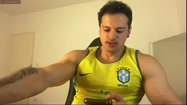 Snapshot of Lucasfit24 chatting on 06/11/26, 12:32 Lucasfit24 online show from 06/11/26, 12:32