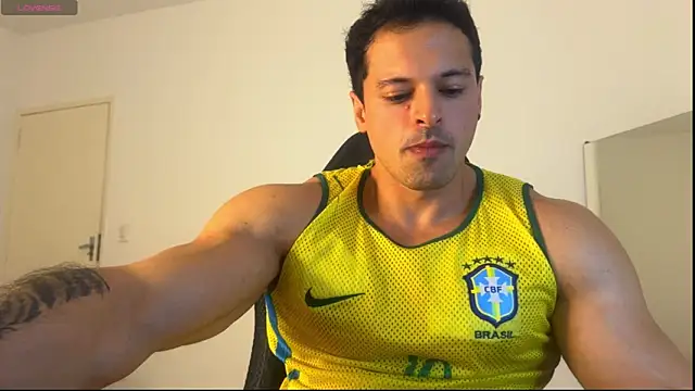 Snapshot of Lucasfit24 chatting on 06/11/26, 02:53 Lucasfit24 online show from 06/11/26, 02:53