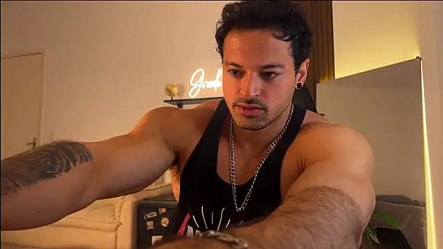 Snapshot of Lucasfit24 chatting on 08/05/26, 03:15 Lucasfit24 online show from 08/05/26, 03:15