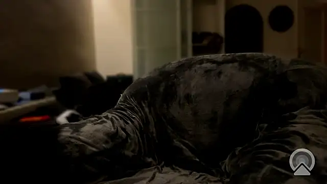 Snapshot of TyroneeDE chatting on 10/16/25, 02:45 TyroneeDE online show from 10/16/25, 02:45