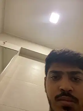 Snapshot of cute_modell chatting on 10/17/25, 04:42 cute modell online show from 10/17/25, 04:42