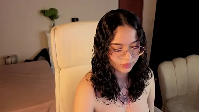 Renaxi Smith online show from 10/23/25, 07:56