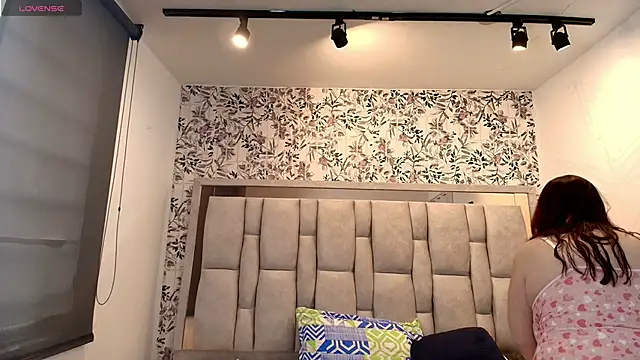 Snapshot of Victoria_Adamns chatting on 02/14/26, 12:02 Victoria Adamns online show from 02/14/26, 12:02