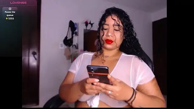 Snapshot of leslycarsson chatting on 12/21/25, 05:03 leslycarsson online show from 12/21/25, 05:03