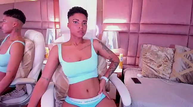 Snapshot of LuciaWallace chatting on 02/15/25, 06:44 LuciaWallace online show from 02/15/25, 06:44