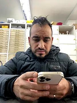 Snapshot of leonardohot1987 chatting on 11/27/25, 08:11 leonardohot1987 online show from 11/27/25, 08:11