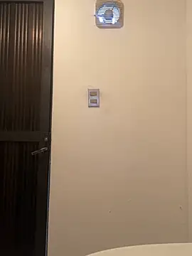 Snapshot of leonardohot1987 chatting on 12/15/25, 08:57 leonardohot1987 online show from 12/15/25, 08:57