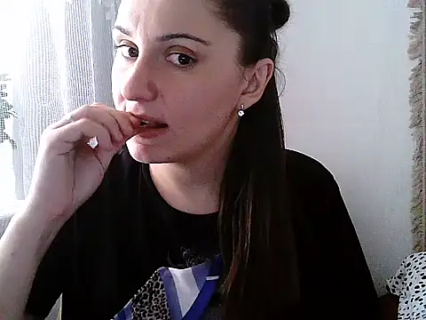 Snapshot of Yuliia30 chatting on 12/18/25, 11:27 Yuliia30 online show from 12/18/25, 11:27