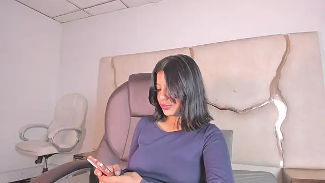 Salmaportman69 online show from 05/13/26, 02:31