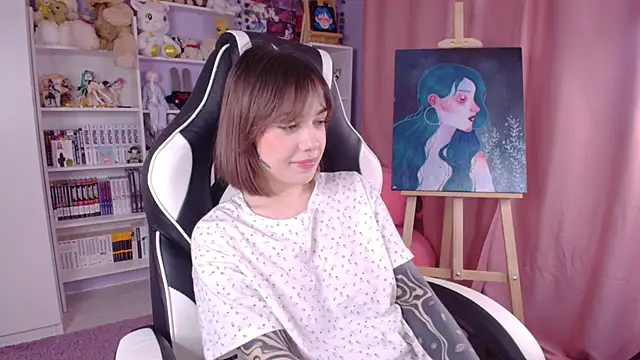 Snapshot of Catharsisi chatting on 01/18/25, 06:43 Catharsisi online show from 01/18/25, 06:43